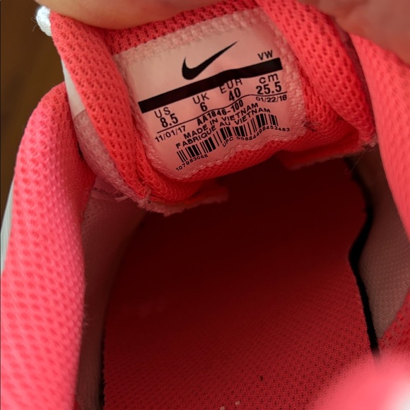 Nike Women's White pink golf sneakers almost new - Picture 8 of 9